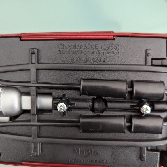 1956 Chrysler 300B 1:18 Vintage Die Cast Model Car - Collectible Gift for Dad - Picture 13 of 14
